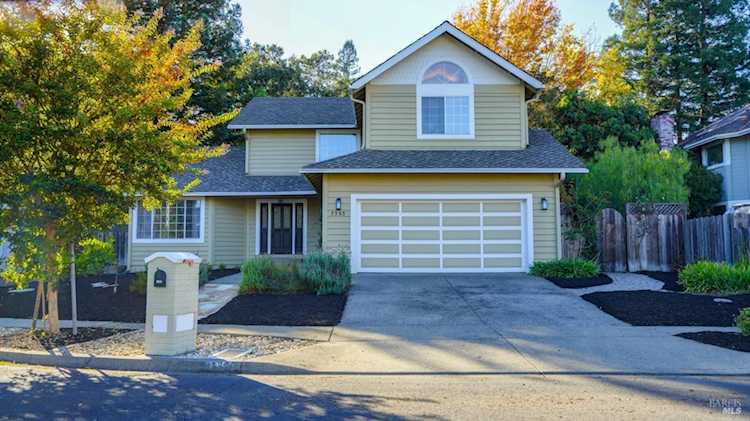 3393 Crystal Court Napa, CA 94558