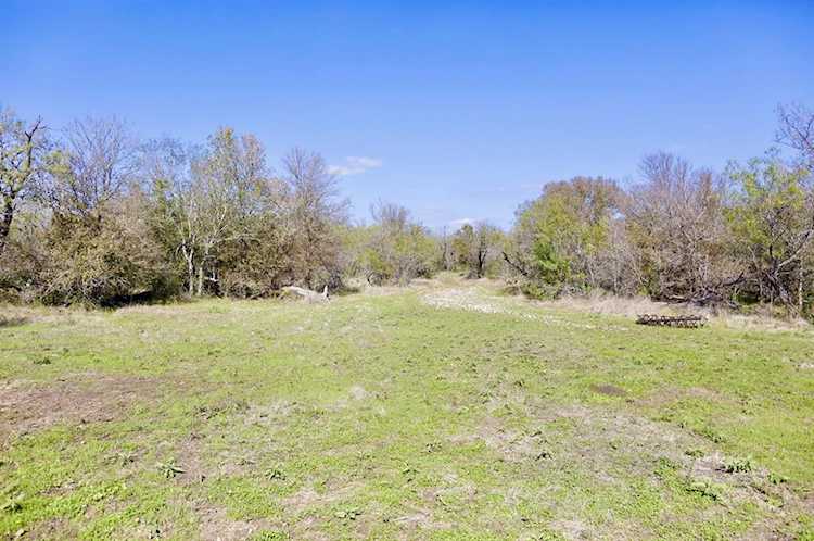 4230 Barth RD Lockhart, TX 78644