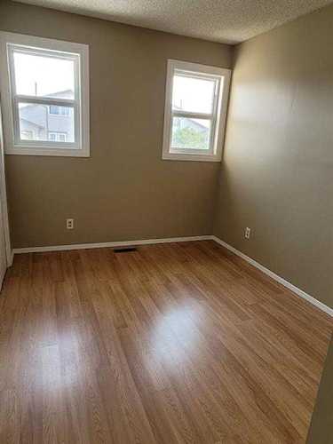 51 Whitworth Rd NE Calgary, AB T1Y 6C9