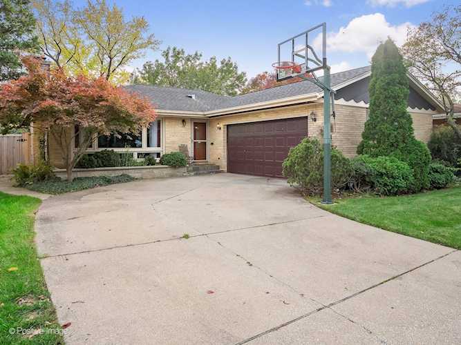 18 Scotdale Rd La Grange Park, IL 60526
