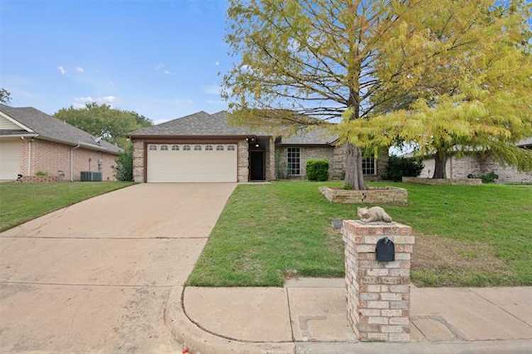 709 Stanford Drive Waxahachie, TX 75165