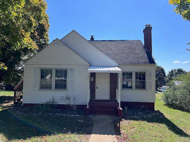 805 8th St Altavista, VA 24517