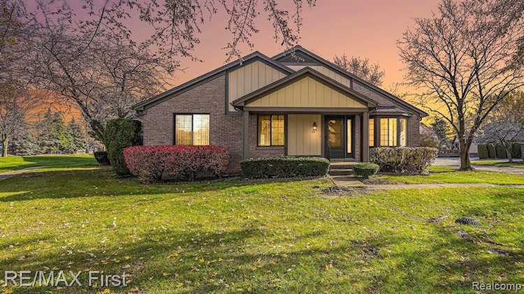 179 Meadow Lane Circle Rochester Hills, MI 48307