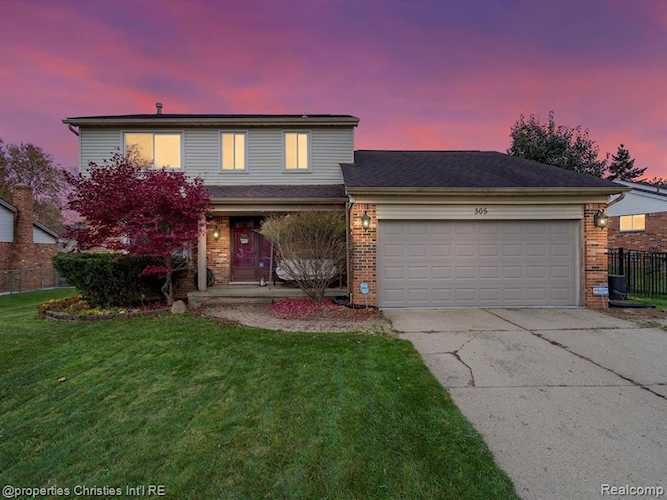 305 Torrent Ct Rochester Hills, MI 48307