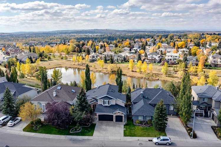 225 Crystalridge Rise Okotoks, AB T1S 1W4