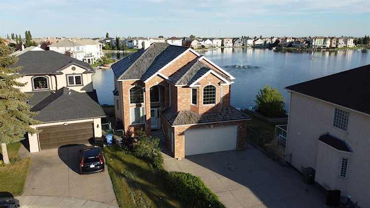 147 Coral Shores Landing NE Calgary, AB T3J3J7