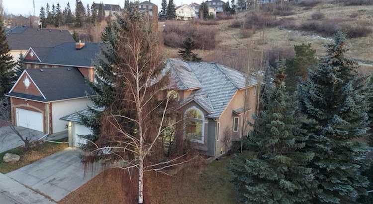 213 Patterson Blvd SW Calgary, AB T3H 3B1
