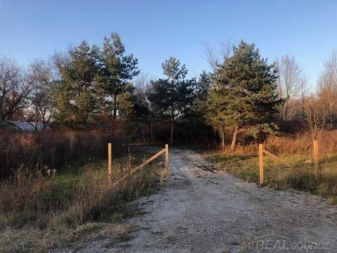 10306 Lambs Rd Wales, MI 48027