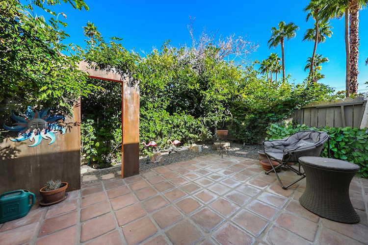 326 W Santa Elena Rd Palm Springs, CA 92262