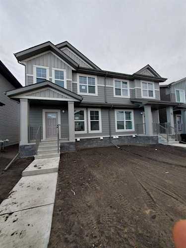 19 Walcrest Row SE Calgary, AB T2X4L7