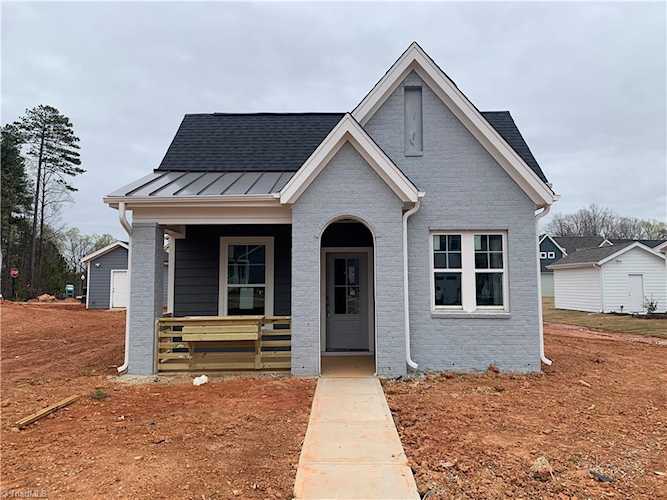 5129 Whaitley Lane Greensboro, NC 27407