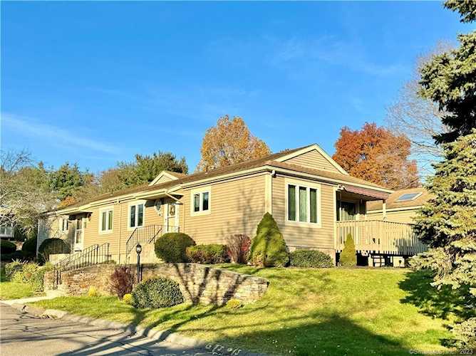 341 Songbird Ln #341 Southington, CT 06489
