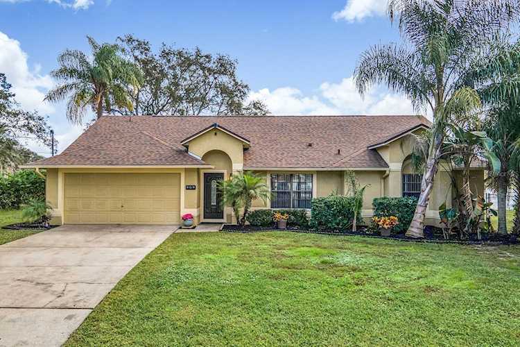 909 Centennial Ave Deltona, FL 32738