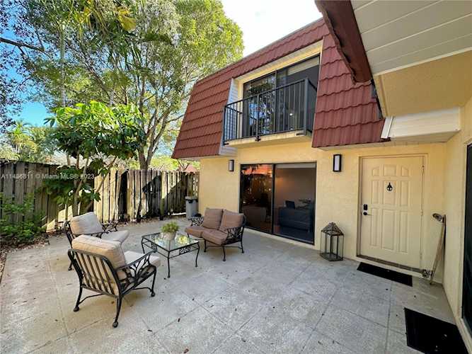9917 NW 6th Ct Plantation, FL 33324