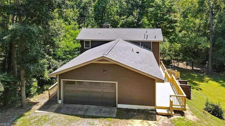 13 Everett Dr Newport News, VA 23602