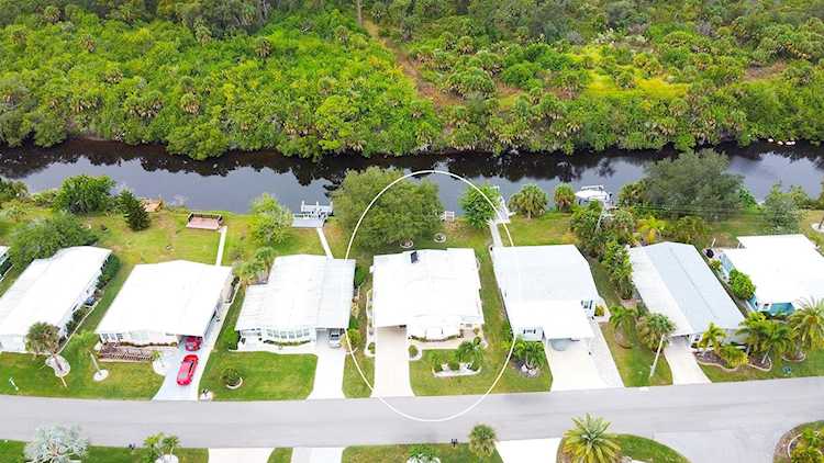 33 Castle Dr Nokomis, FL 34275