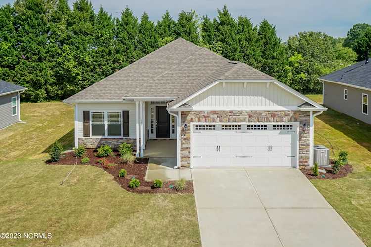 905 Eakins Ln Richlands, NC 28574