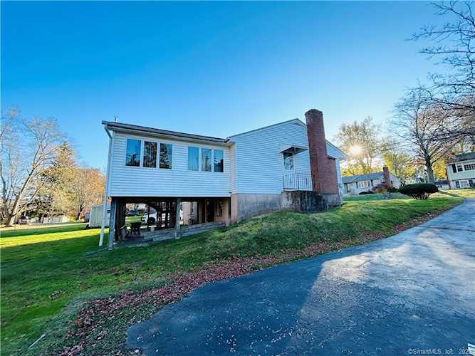 124 Dorothy Dr Middletown, CT 06457