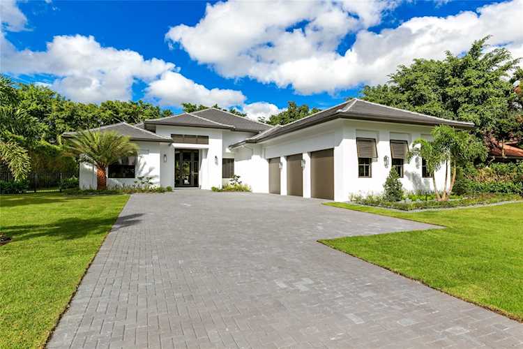 4715 Pine Tree Dr Boynton Beach, FL 33436