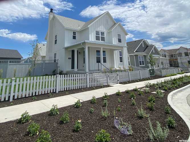 6897 W Granbury Dr South Jordan, UT 84009