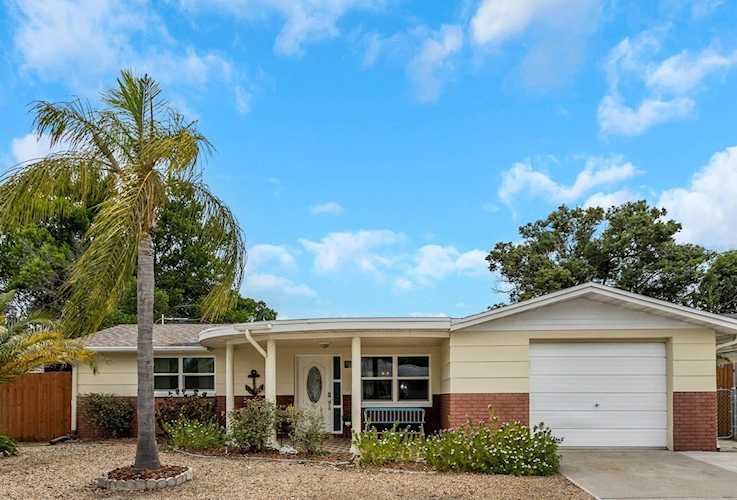 5611 Dolores Dr Holiday, FL 34690
