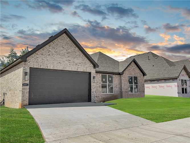 3451 E Greystone Dr Fayetteville, AR 72764