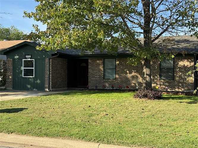 8420 Raymond Avenue White Settlement, TX 76108