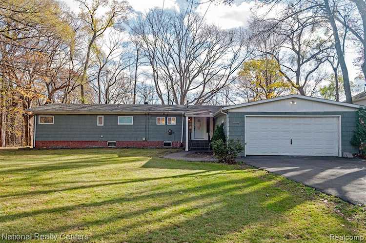 5330 Wilby St Shelby Twp, MI 48317