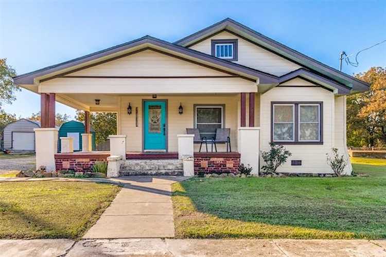 210 W Duke Street Howe, TX 75459