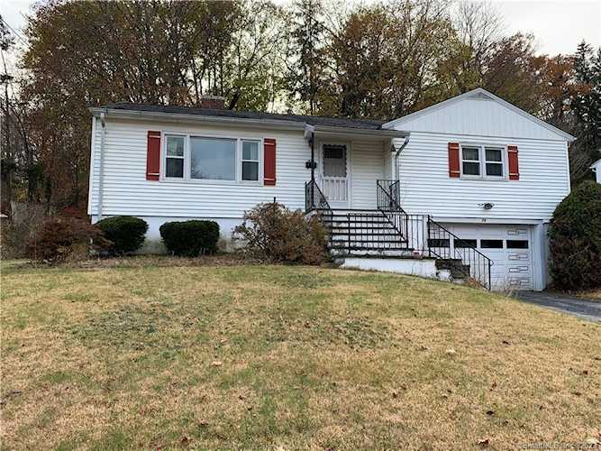 79 Juniper Ridge Dr Waterbury, CT 06708