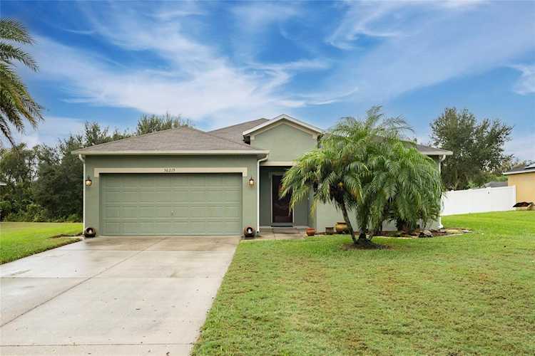 36219 Spirit Ct Grand Island, FL 32735