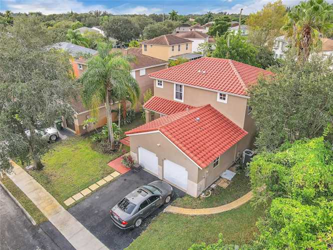 20720 NW 3rd St Pembroke Pines, FL 33029
