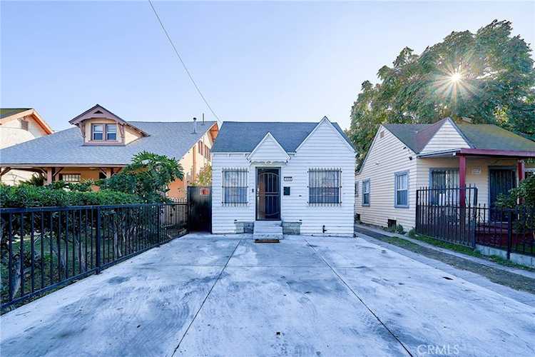 146 W 45th St Los Angeles, CA 90037