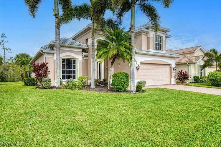 9070 Shadow Glen Way Fort Myers, FL 33913