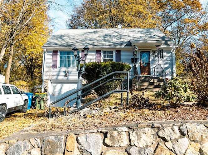 440 Oakville Ave Waterbury, CT 06708