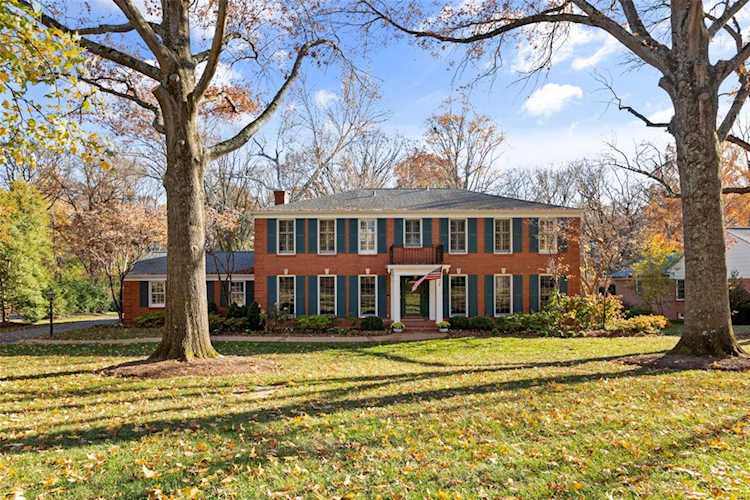 9838 Waterbury Dr Ladue, MO 63124