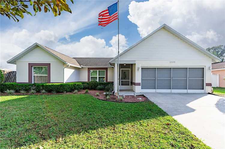 37530 Laurel Hammock Dr Zephyrhills, FL 33541