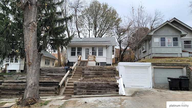 6319 N 34th St Omaha, NE 68111