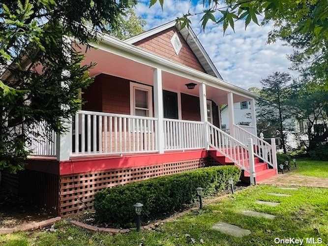 45 Moffitt Blvd East Islip, NY 11730