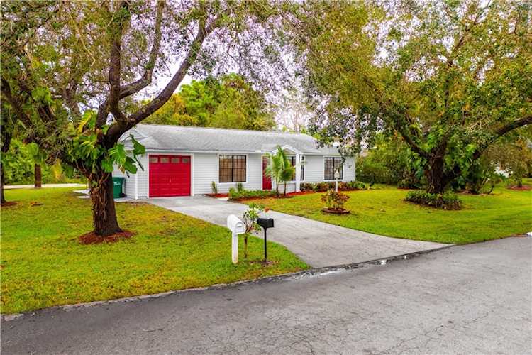819 Genesee Ave Sebastian, FL 32958
