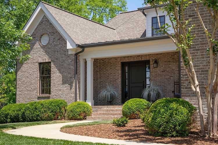 104 Chiswick Ct Hendersonville, TN 37075