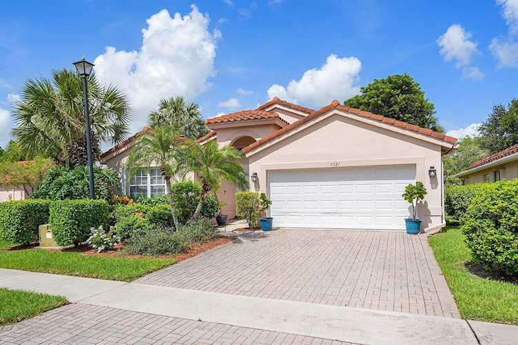 5321 Glenville Drive Boynton Beach, FL 33437