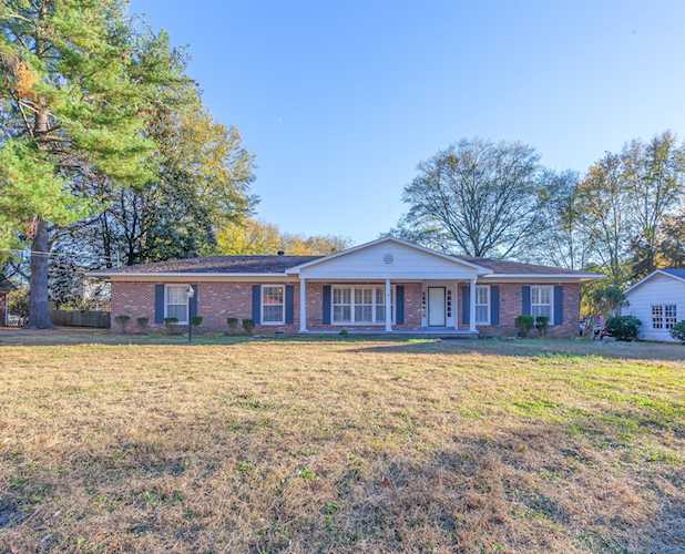 20 Greenway Dr Jackson, TN 38305