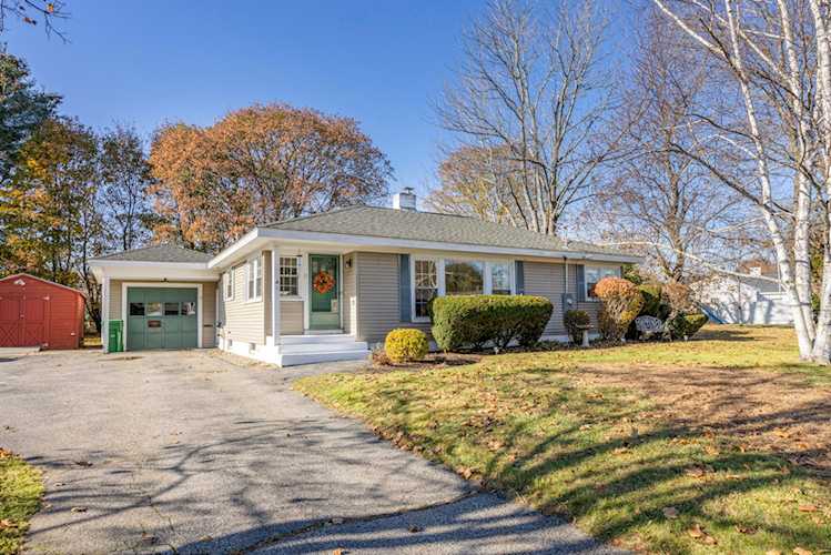 11 Park Ln Gorham, ME 04038