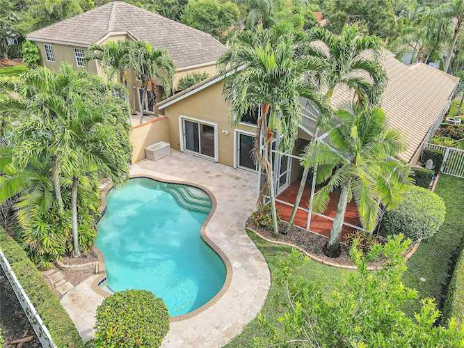 2013 Island Cir Weston, FL 33326