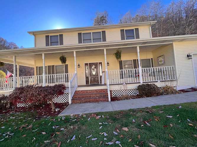 17 Cedar Trace Prestonsburg, KY 41653