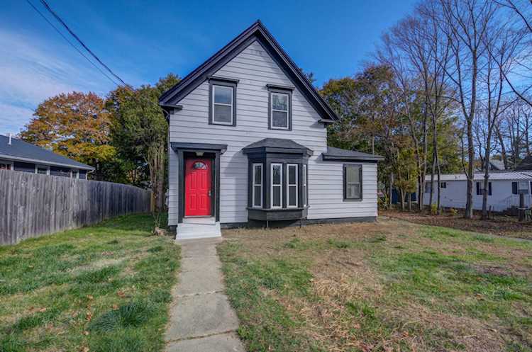 14 Pine St Gardiner, ME 04345