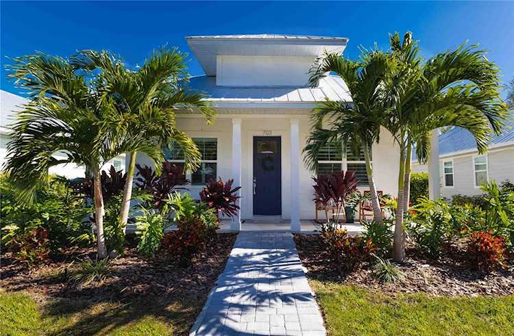 703 21st St W Bradenton, FL 34205