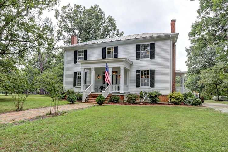 8259 Kings Hwy Drakes Branch, VA 23937