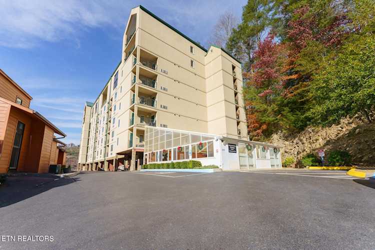 413 Baskins Creek Rd Gatlinburg, TN 37738